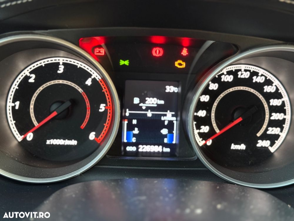 Mitsubishi Outlander - 9
