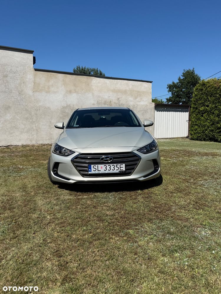 Hyundai Elantra 1.6 Comfort - 3