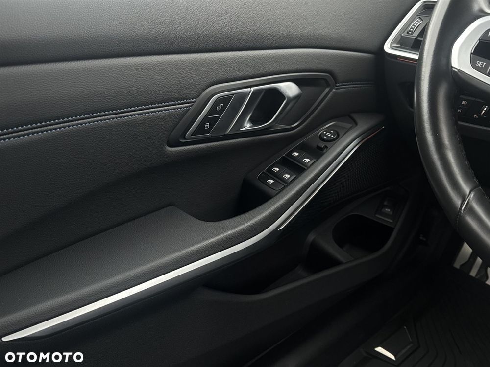 BMW Seria 3 320d xDrive - 14