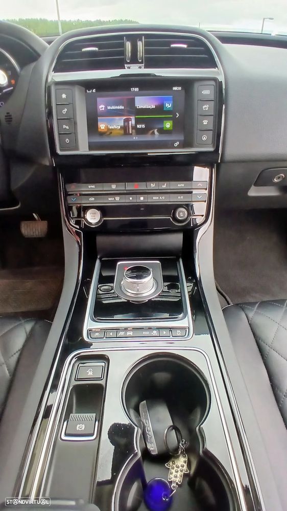 Jaguar XE 2.0 D Prestige Aut. - 14