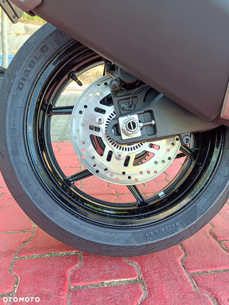 Kawasaki H2 - 21