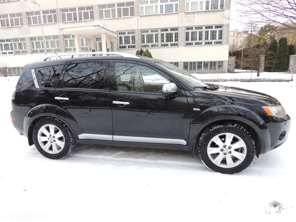Mitsubishi Outlander 2.0 DID Instyle NAVI - 4
