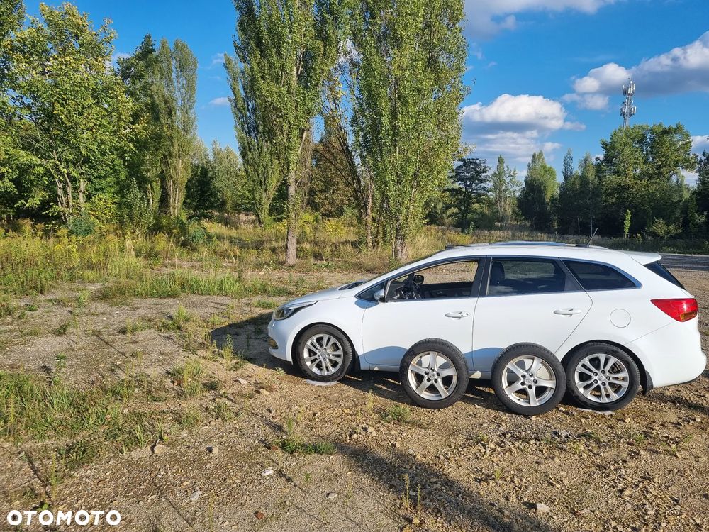Kia Ceed - 11