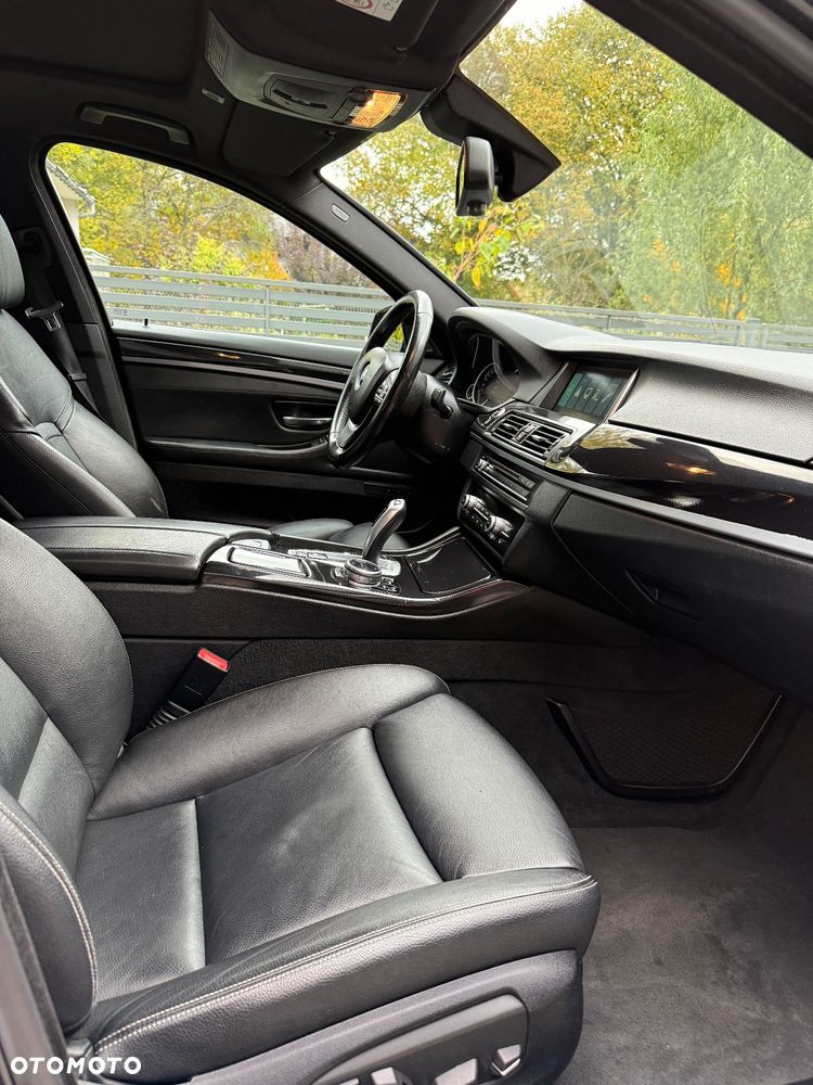 BMW Seria 5 525d xDrive - 27