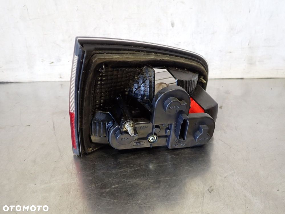 LAMPA PRAWA TYLNA W KLAPIE FORD S-MAX - 4