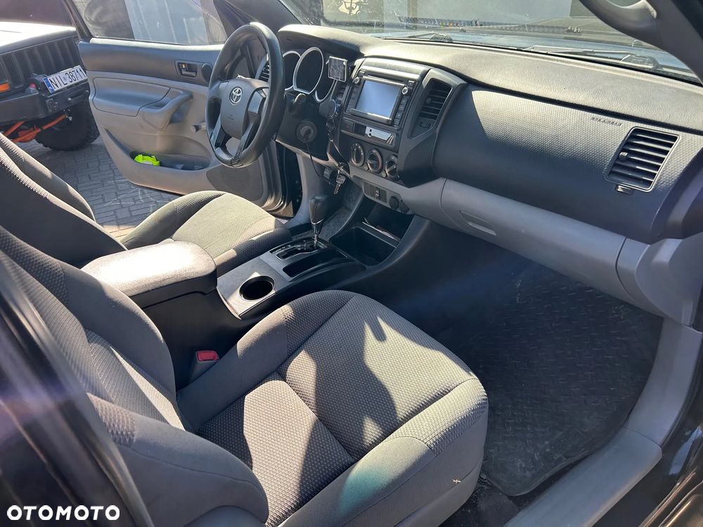 Toyota TACOMA - 17