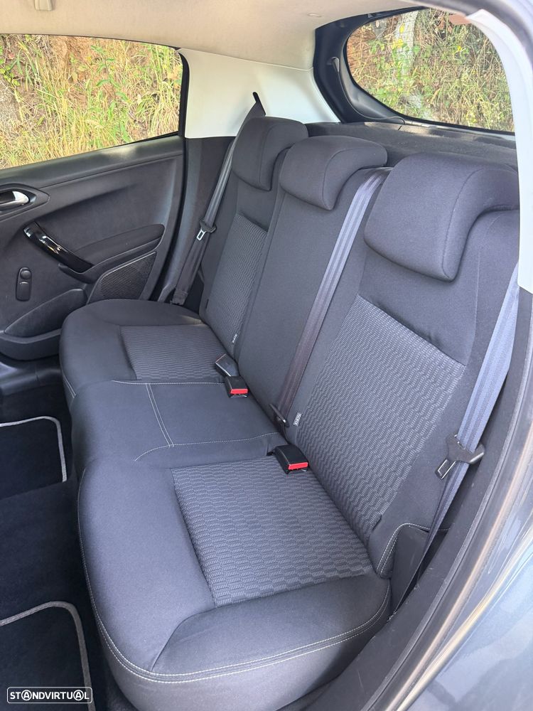 Peugeot 208 1.2 PureTech Style - 31