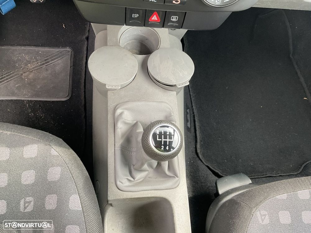 VW New Beetle 1.6 - 24