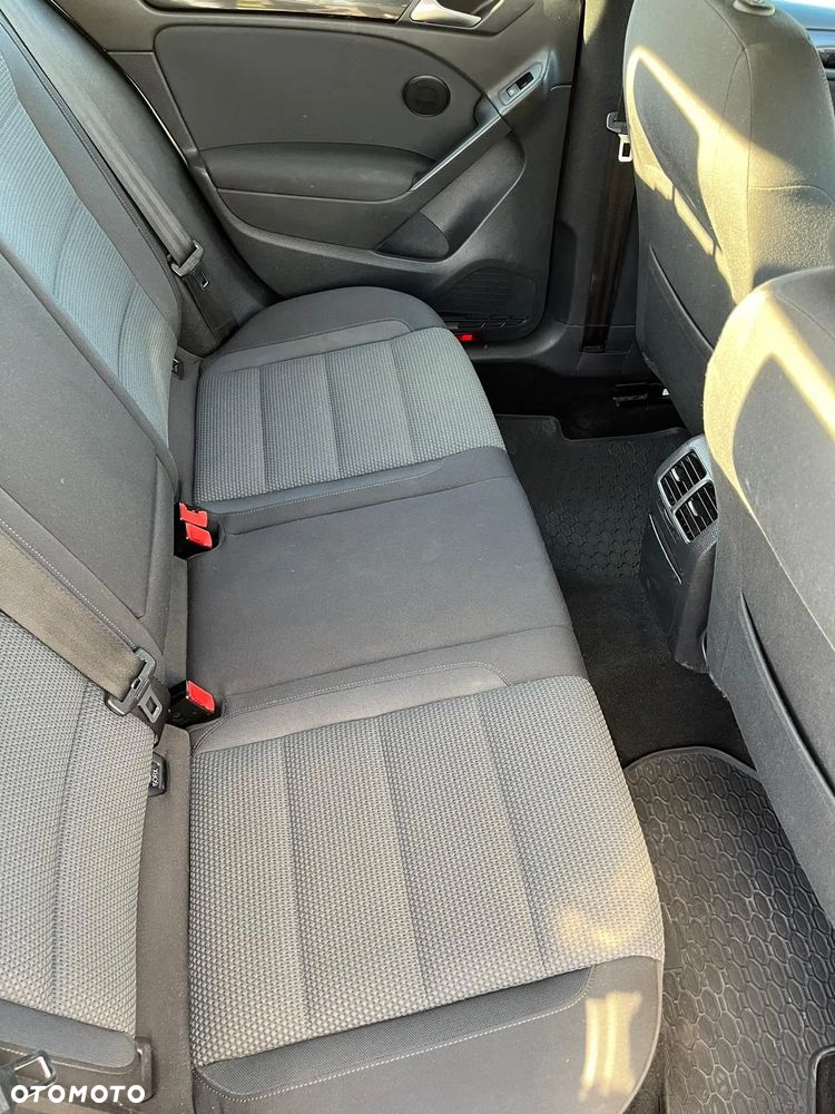 Volkswagen Golf - 6