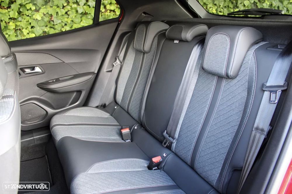 Peugeot 2008 1.2 PureTech Allure - 15