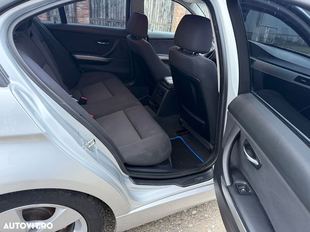 BMW Seria 3 318i - 11