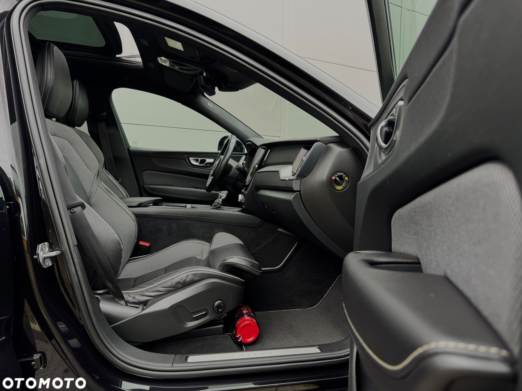 Volvo XC 60 D4 R-Design - 30