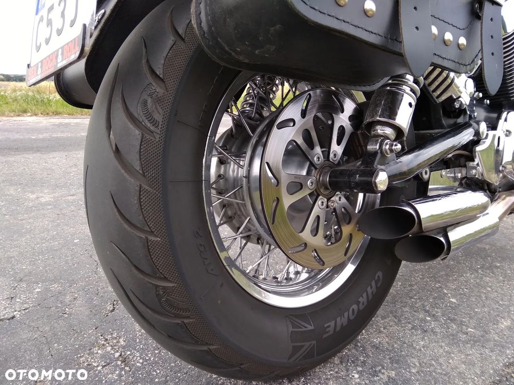 Suzuki Intruder - 11