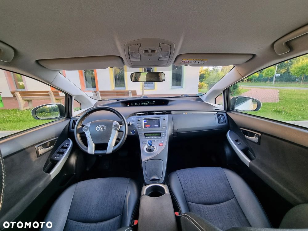 Toyota Prius (Hybrid) Life - 4