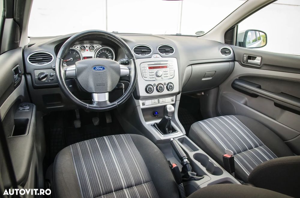 Ford Focus 1.6i Ambiente - 8