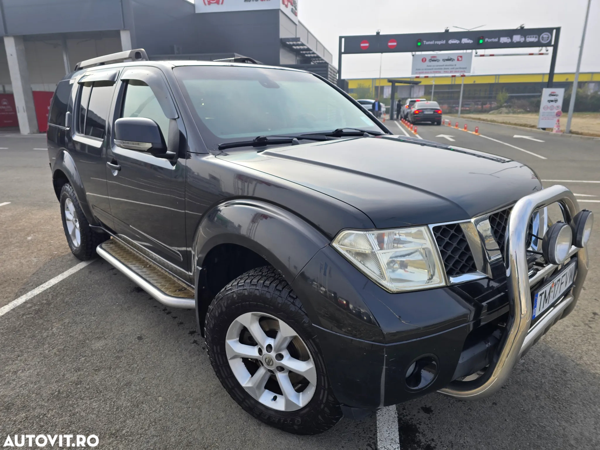 Nissan Pathfinder 2.5 dCi SE - 2