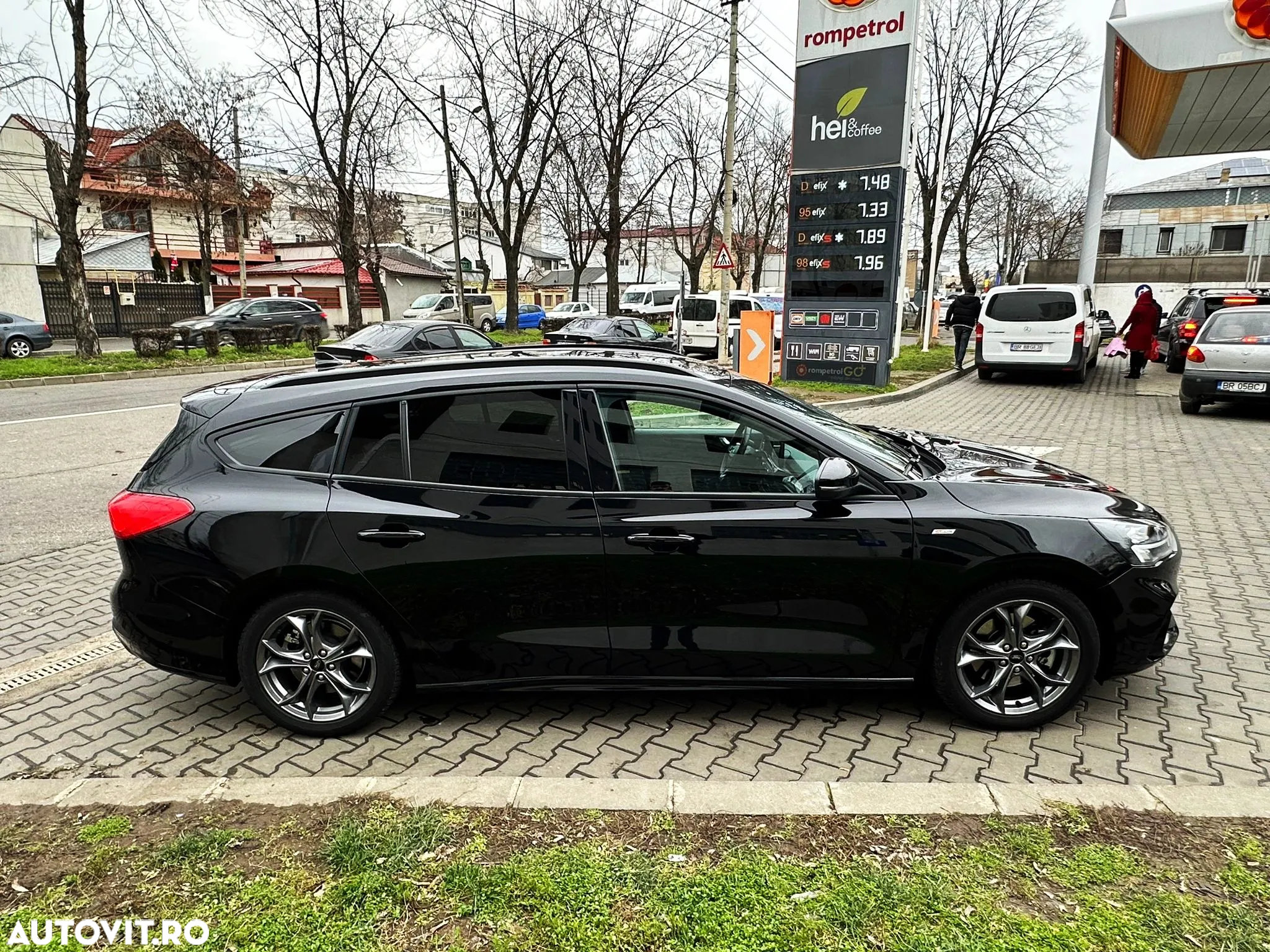 Ford Focus Turnier 1.0 EcoBoost Start-Stopp-System ST-LINE - 4