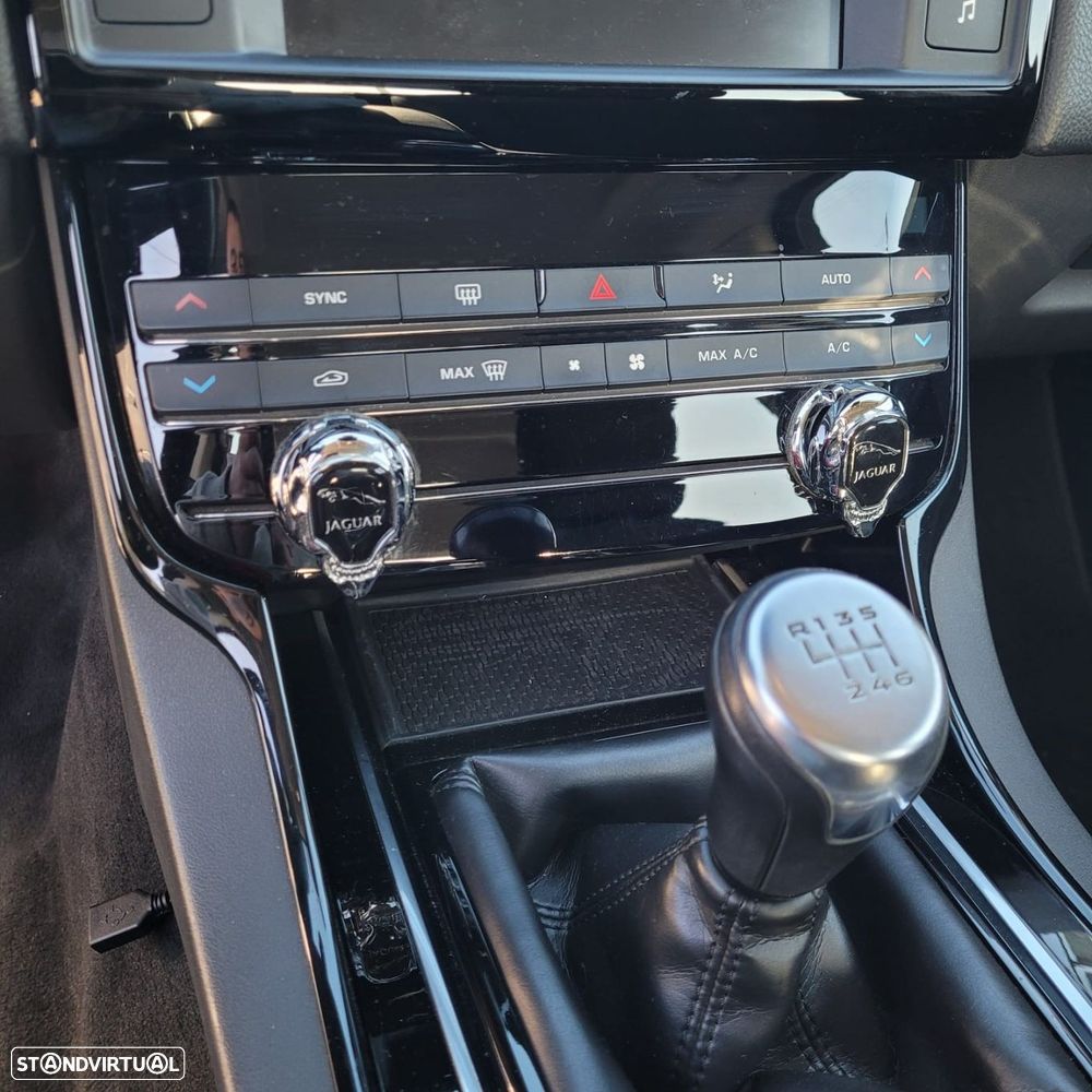 Jaguar XE 2.0 D Pure - 13