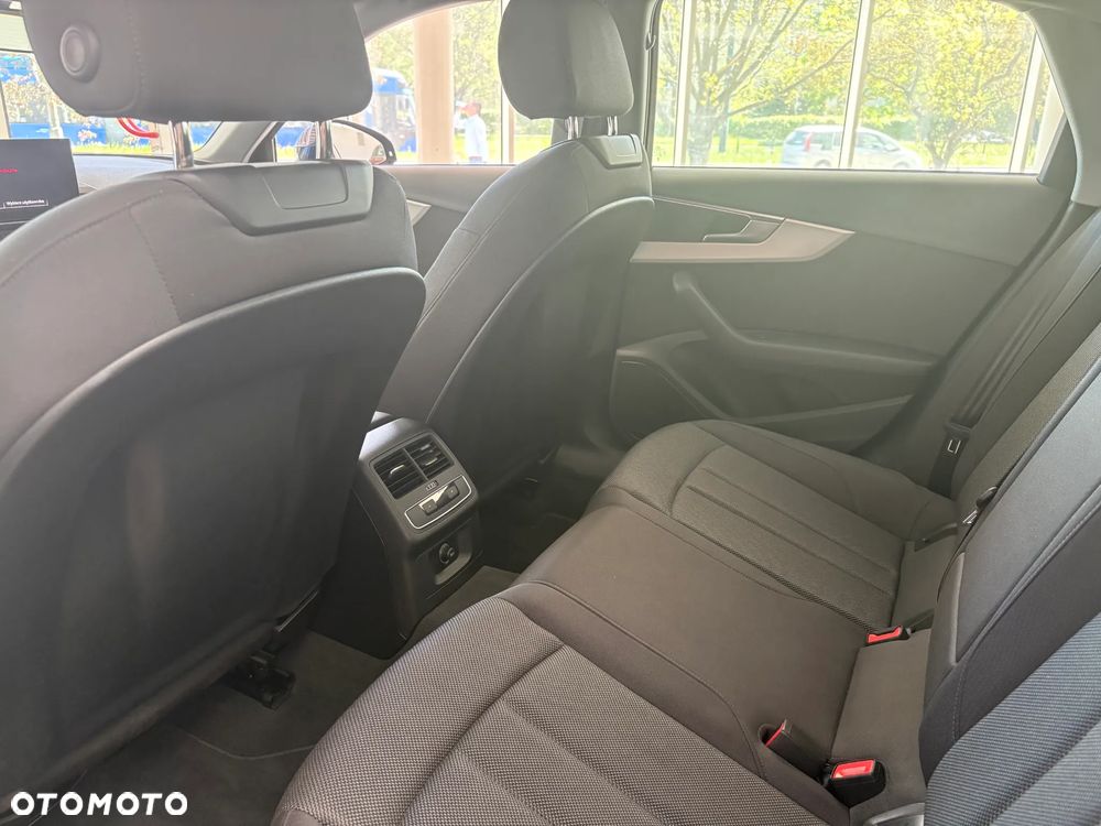 Audi A4 Limousine 35 TFSI mHEV S Line S tronic - 14
