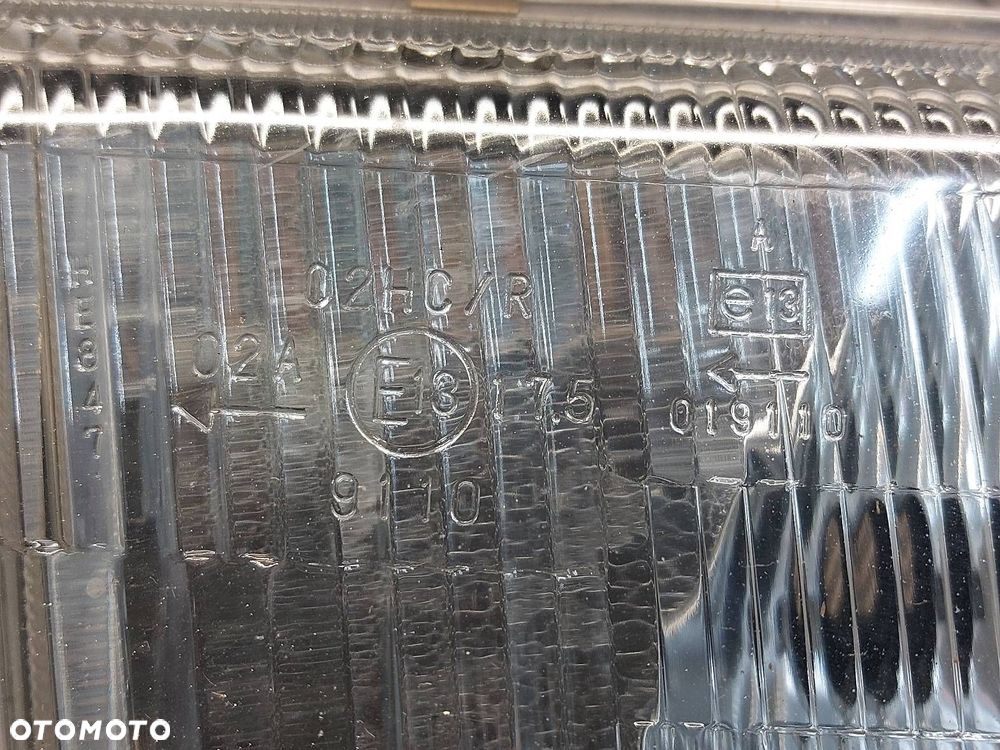 LAMPA REFLEKTOR PRAWY PRZÓD + LISTWA SUBARU FORESTER I - 2