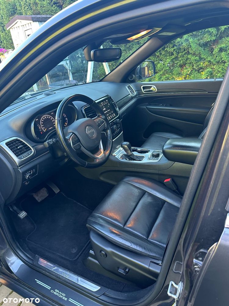 Jeep Grand Cherokee - 16