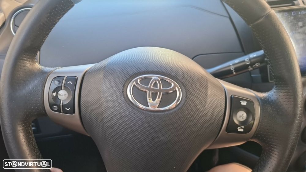 Toyota Yaris 1.4 D-4D AC Manual - 16