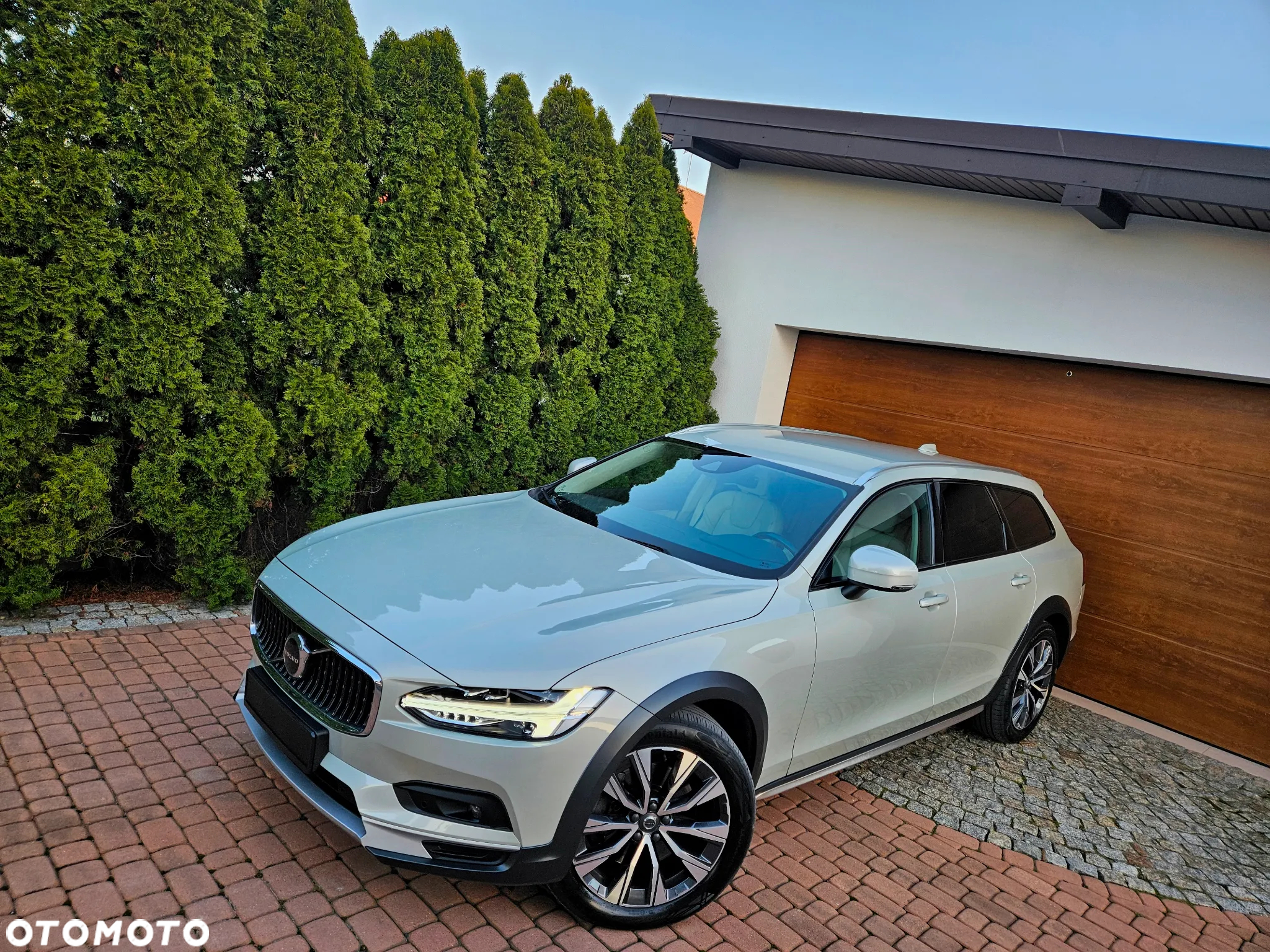 Volvo V90 Cross Country - 3