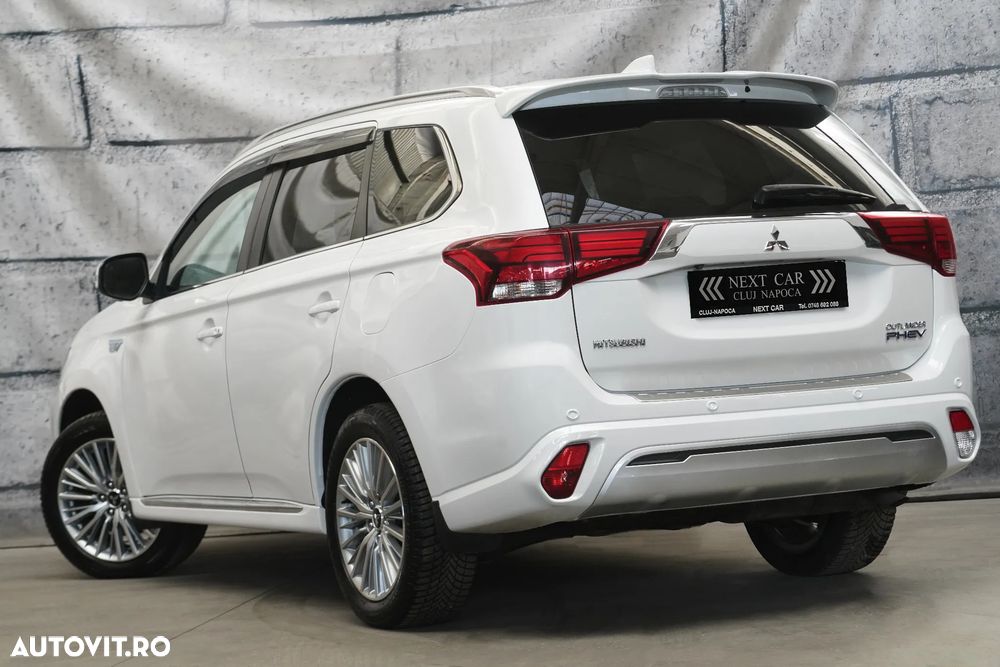Mitsubishi Outlander PHEV 2.4 L 4X4 Instyle+ - 3