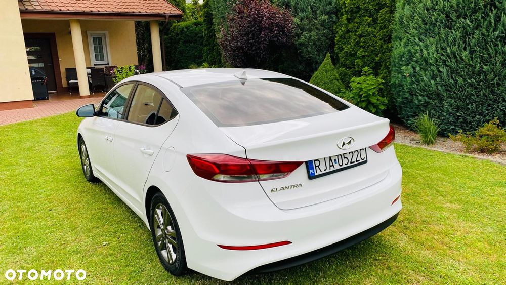 Hyundai Elantra - 2