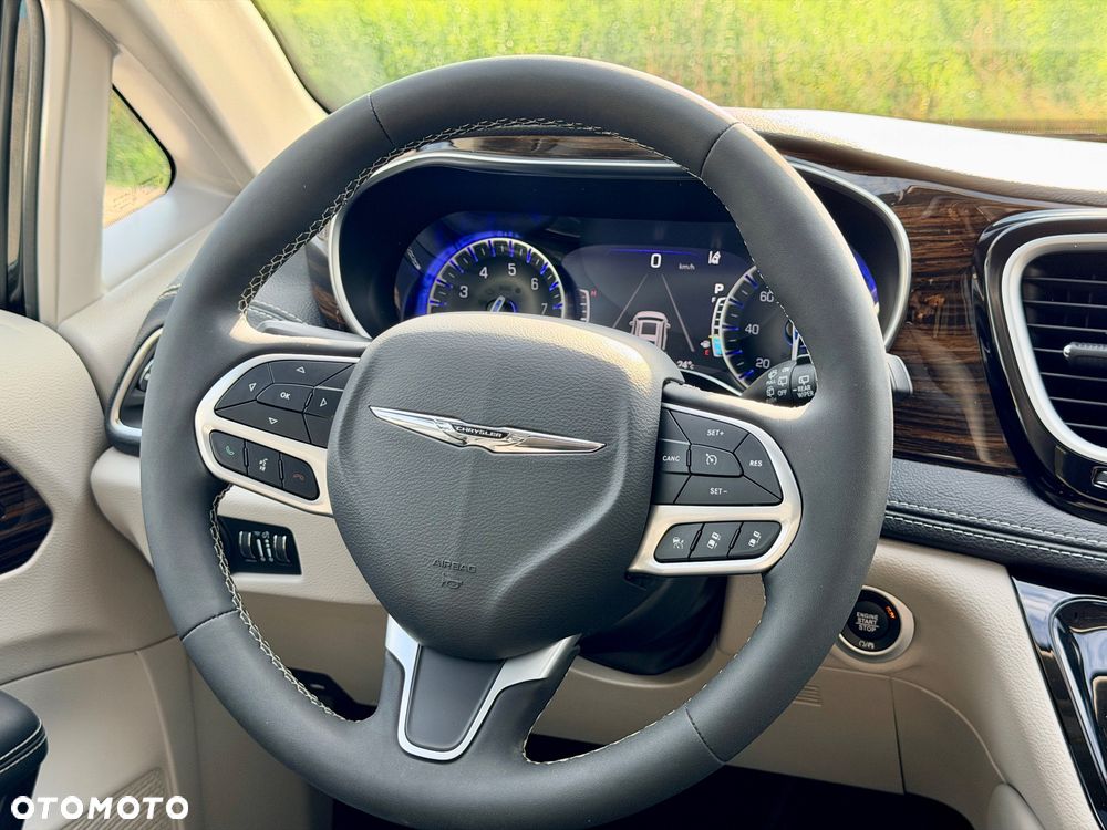 Chrysler Pacifica - 25