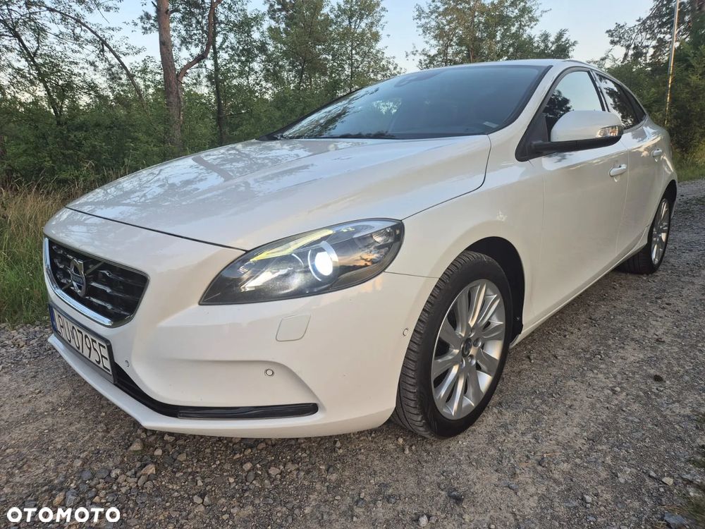 Volvo V40 D2 R-Design Momentum - 1