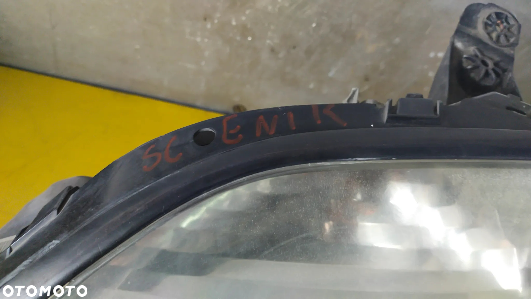 Renault Scenic  89002988 lampa przednia - 3