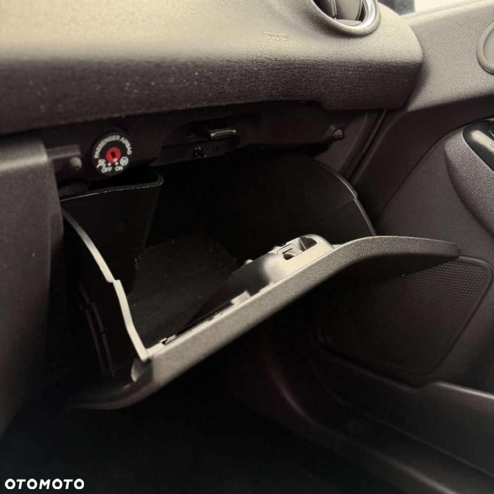 Ford Fiesta - 32