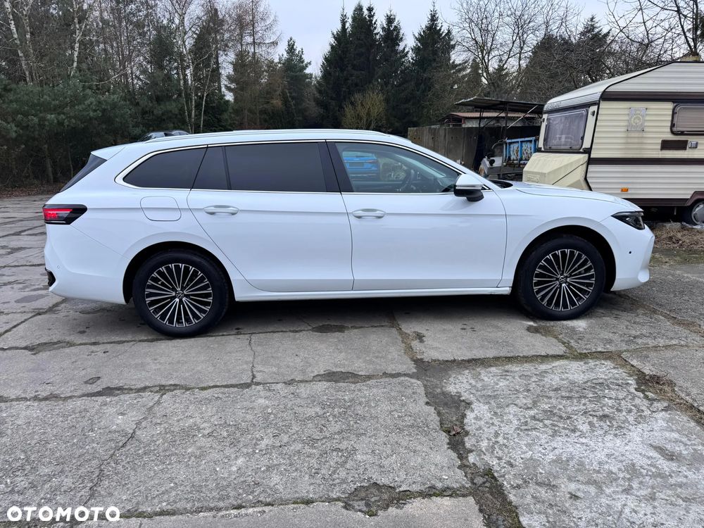 Volkswagen Passat - 4