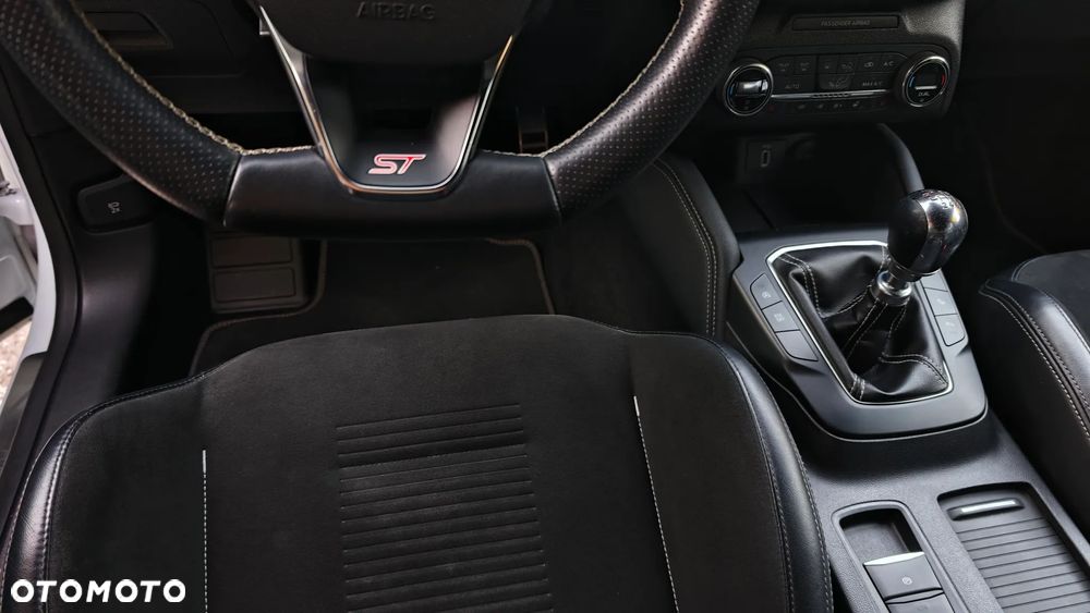 Ford Focus 2.3 EcoBoost ST-3 - 25
