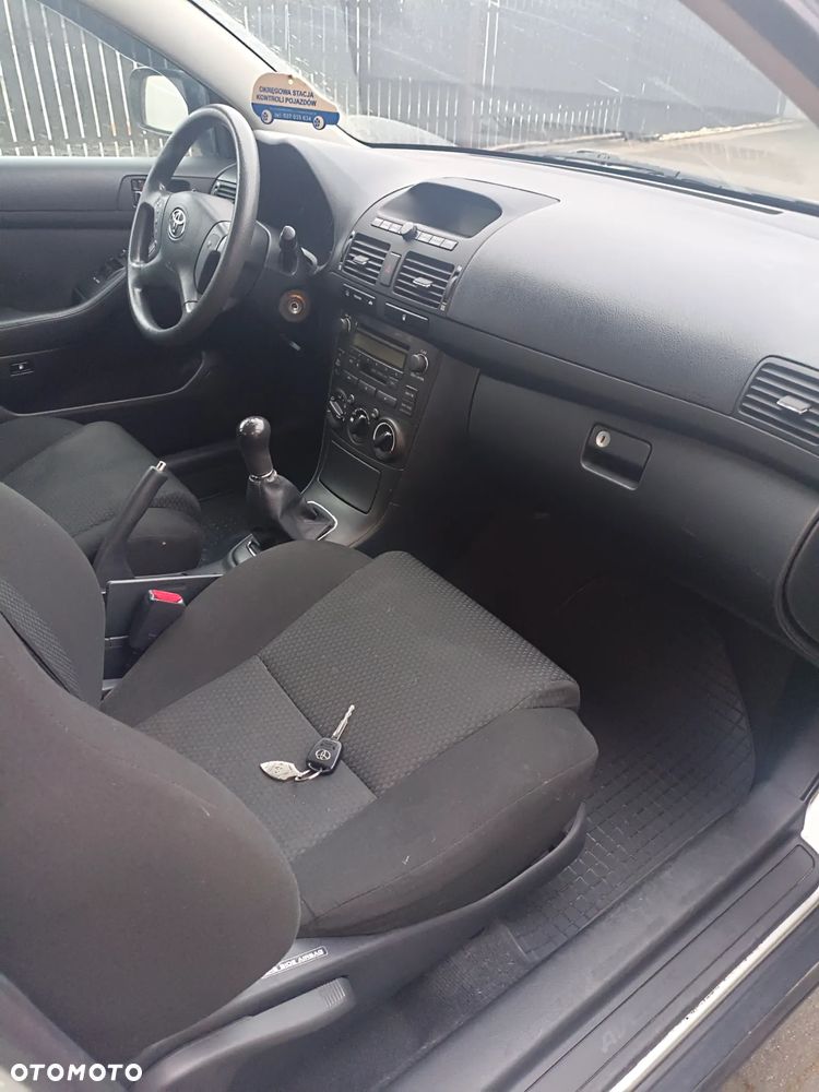 Toyota Avensis 1.8 VVT-i Luna - 23