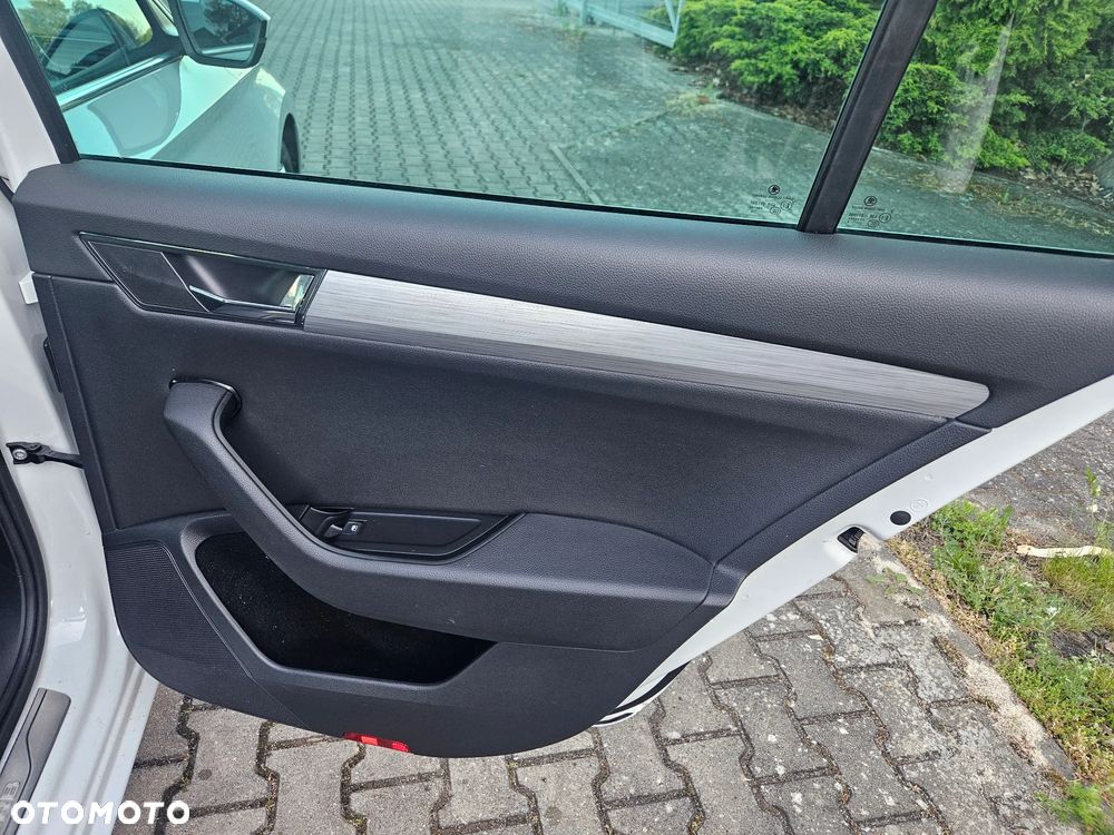 Skoda Superb 2.0 TDI DSG Ambition - 22