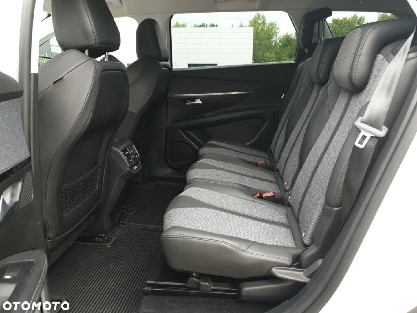 Peugeot 5008 1.2 PureTech Allure Pack S&S EAT8 - 11