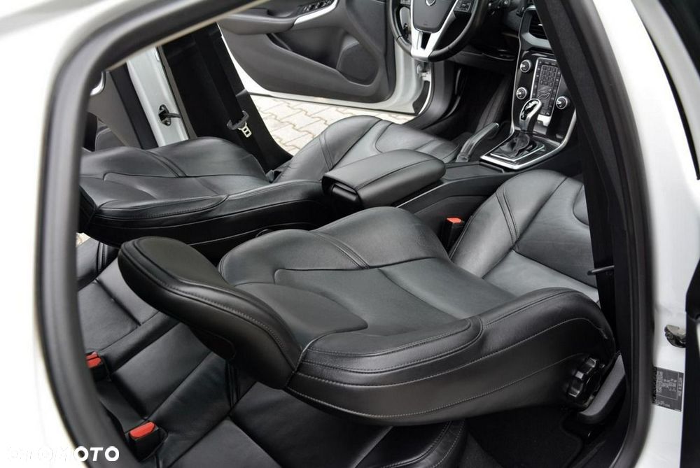 Volvo V40 T3 Geartronic Summum - 17