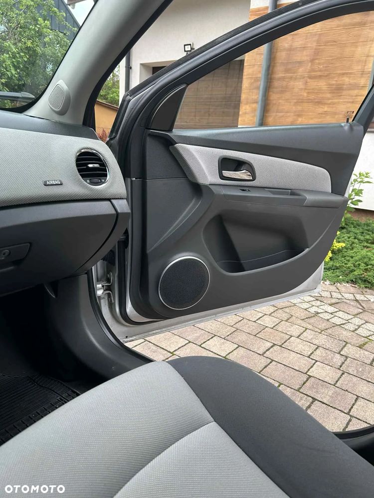 Chevrolet Cruze 1.8 LS - 3
