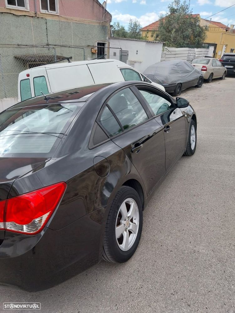 Chevrolet Cruze 1.6 LS - 3