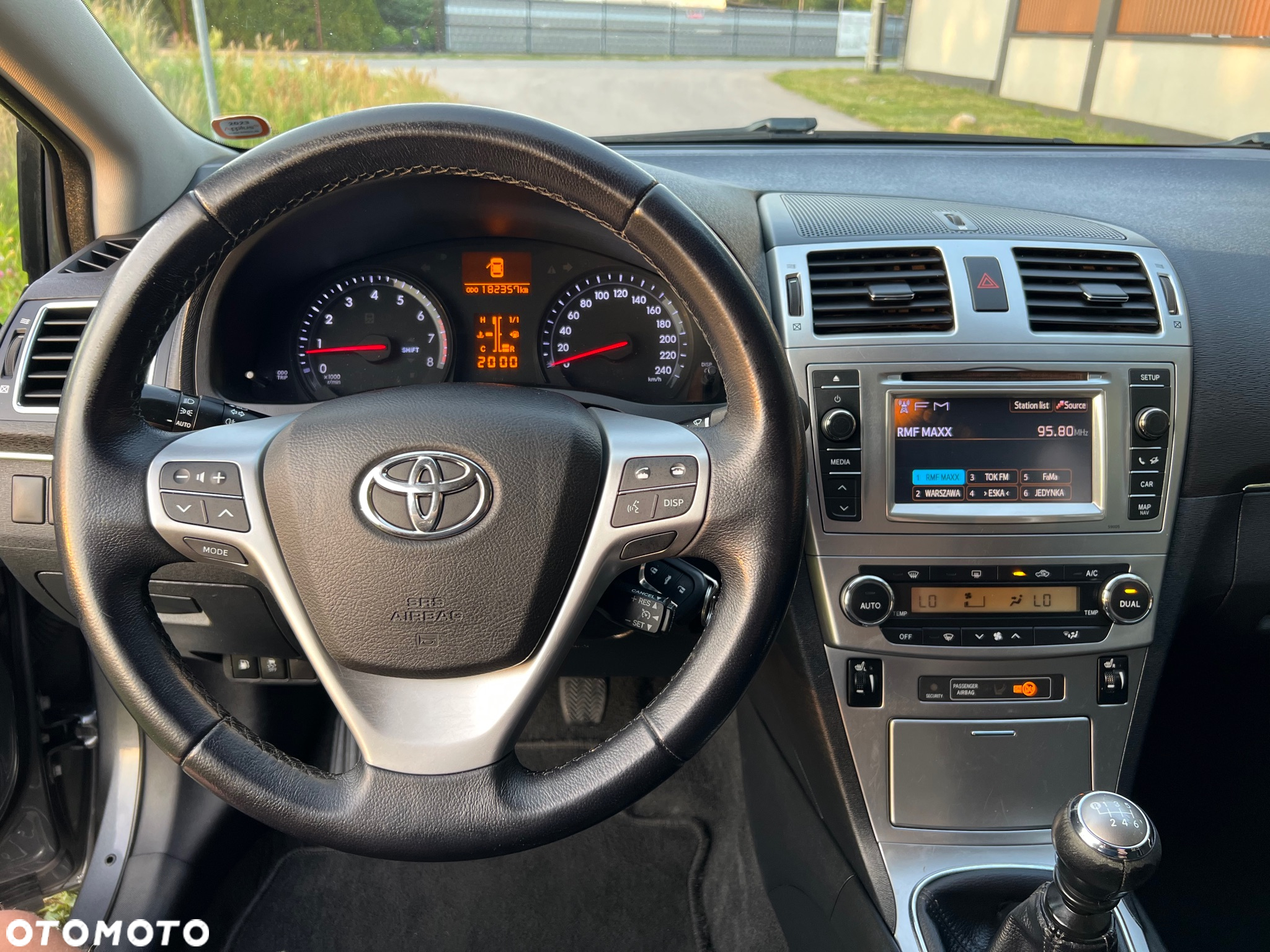 Toyota Avensis 1.8 Premium - 27