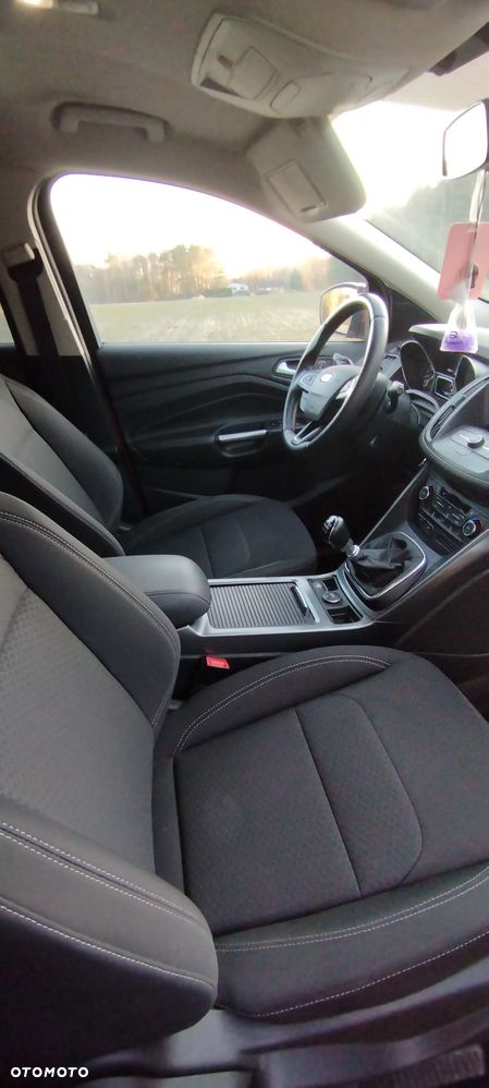 Ford Kuga 1.5 EcoBoost 2x4 Titanium - 25