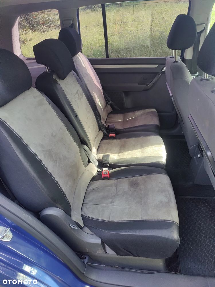 Volkswagen Touran 2.0 TDI Trendline DSG - 4