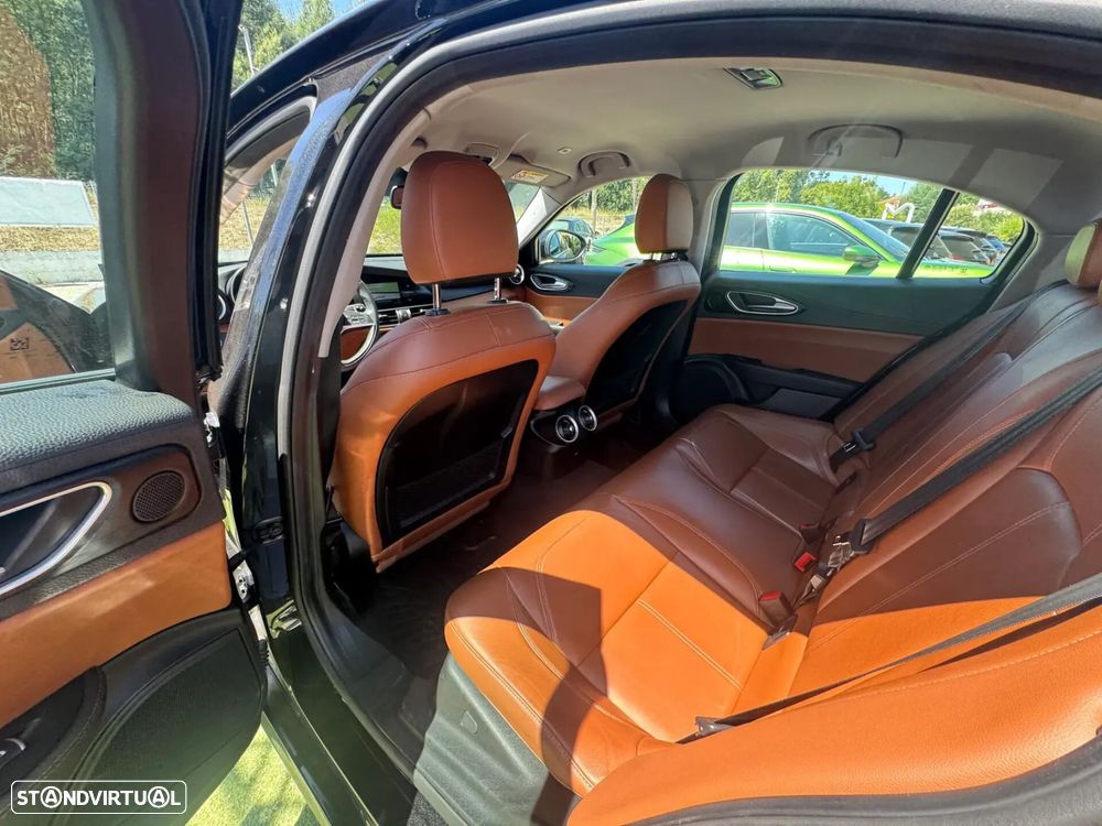 Alfa Romeo Giulia - 16