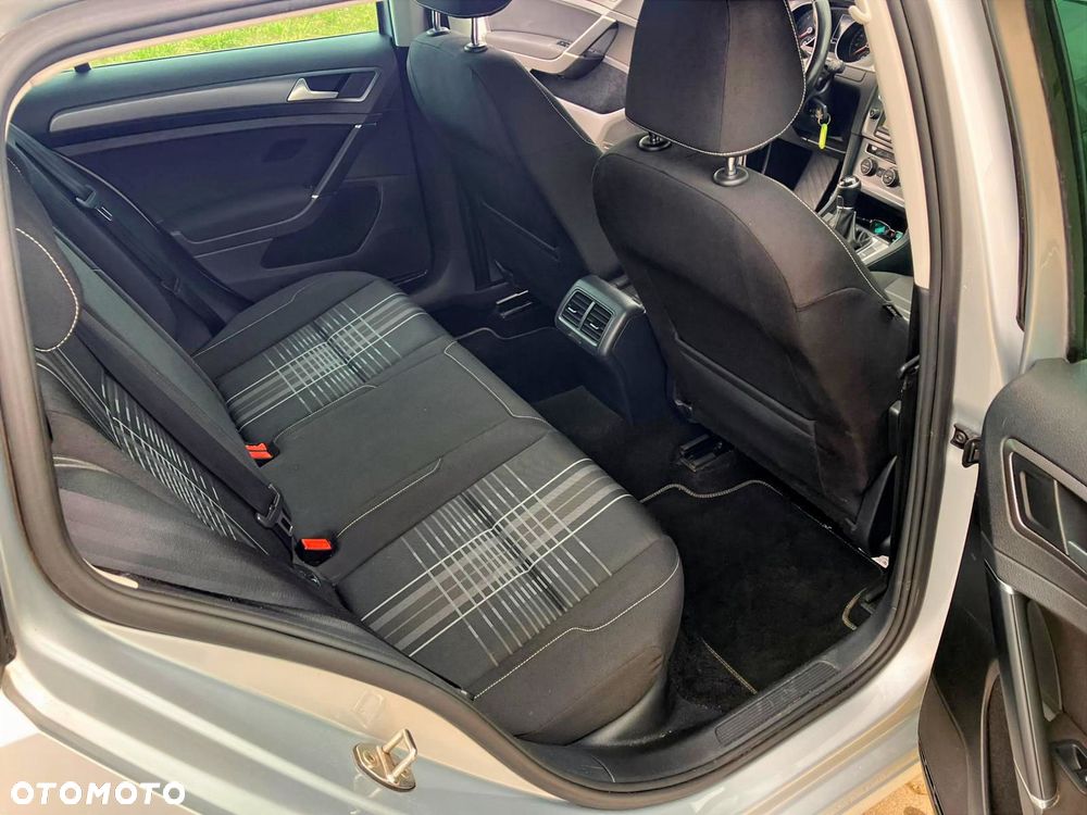 Volkswagen Golf 2.0 TDI BlueMotion Technology Lounge - 25