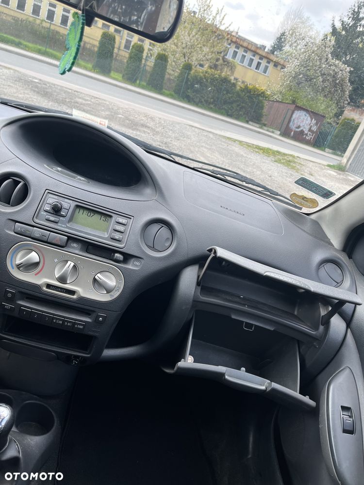 Toyota Yaris 1.4 D-4D Base - 12