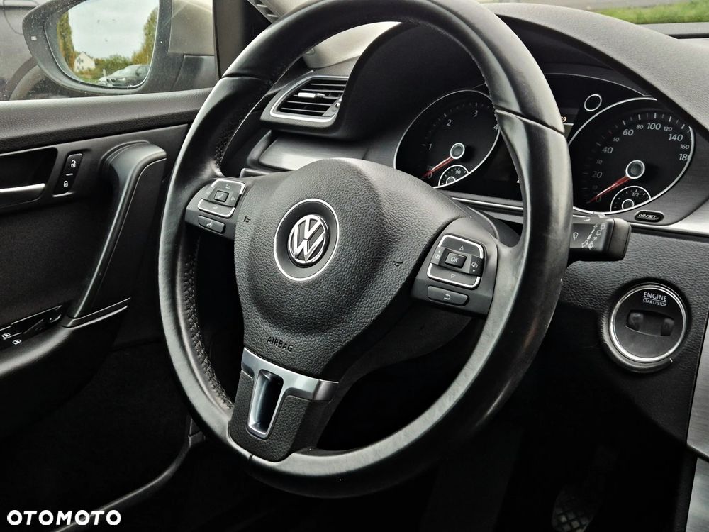 Volkswagen Passat 2.0 Blue TDI SCR Comfortline - 14