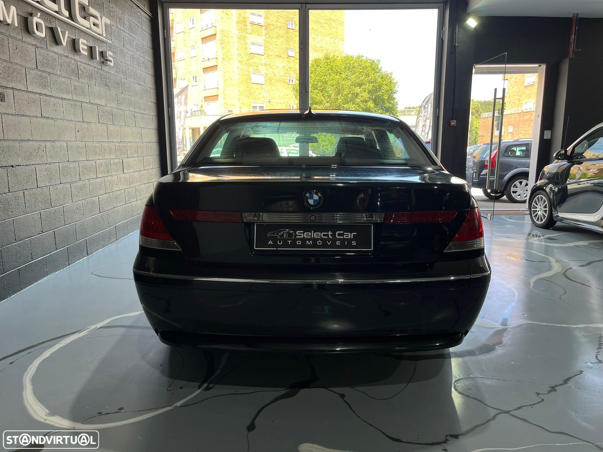 BMW 745 Li - 7