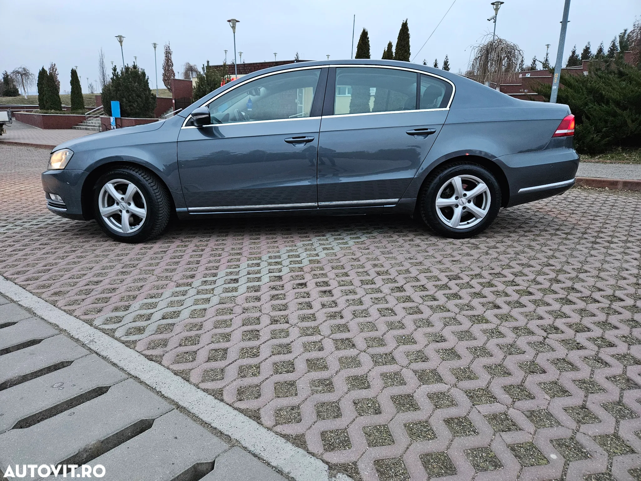 Volkswagen Passat 2.0 TDI DPF Blue TDI Comfortline - 9